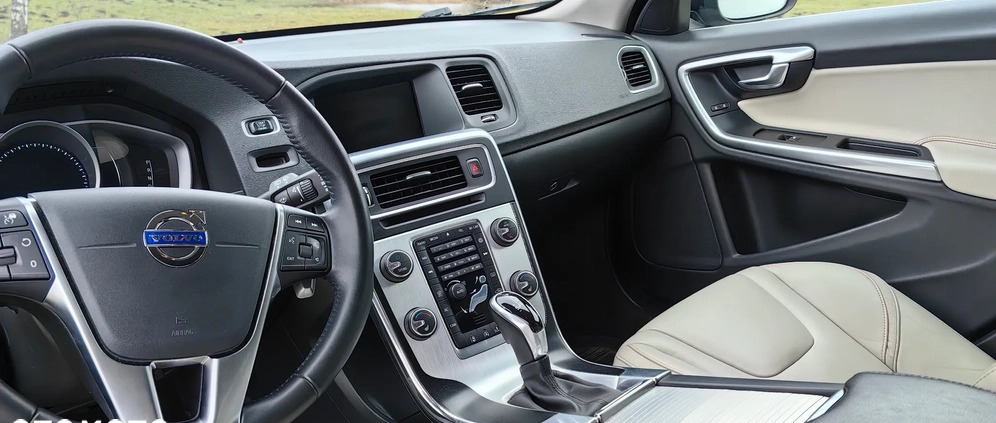 Volvo V60 cena 65000 przebieg: 212000, rok produkcji 2016 z Warszawa małe 56